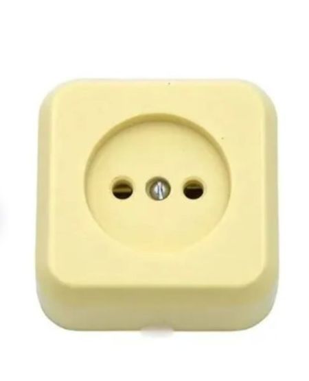 Розетка РА10-007 квадрат нар.фарф.осн.аминопластслон.кость(200)Ливны